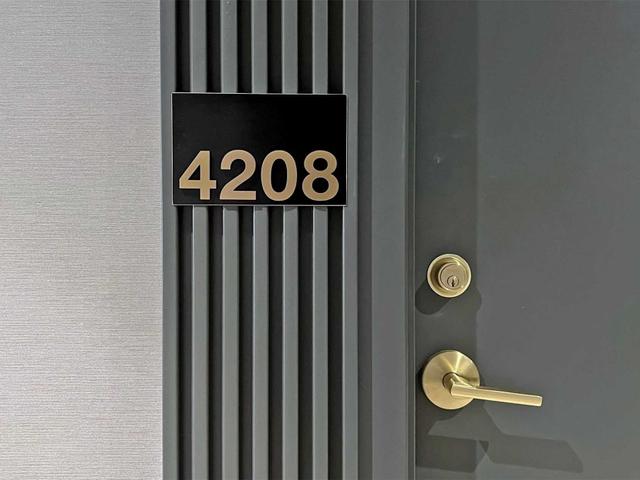 4208 - 898 Portage Pkwy