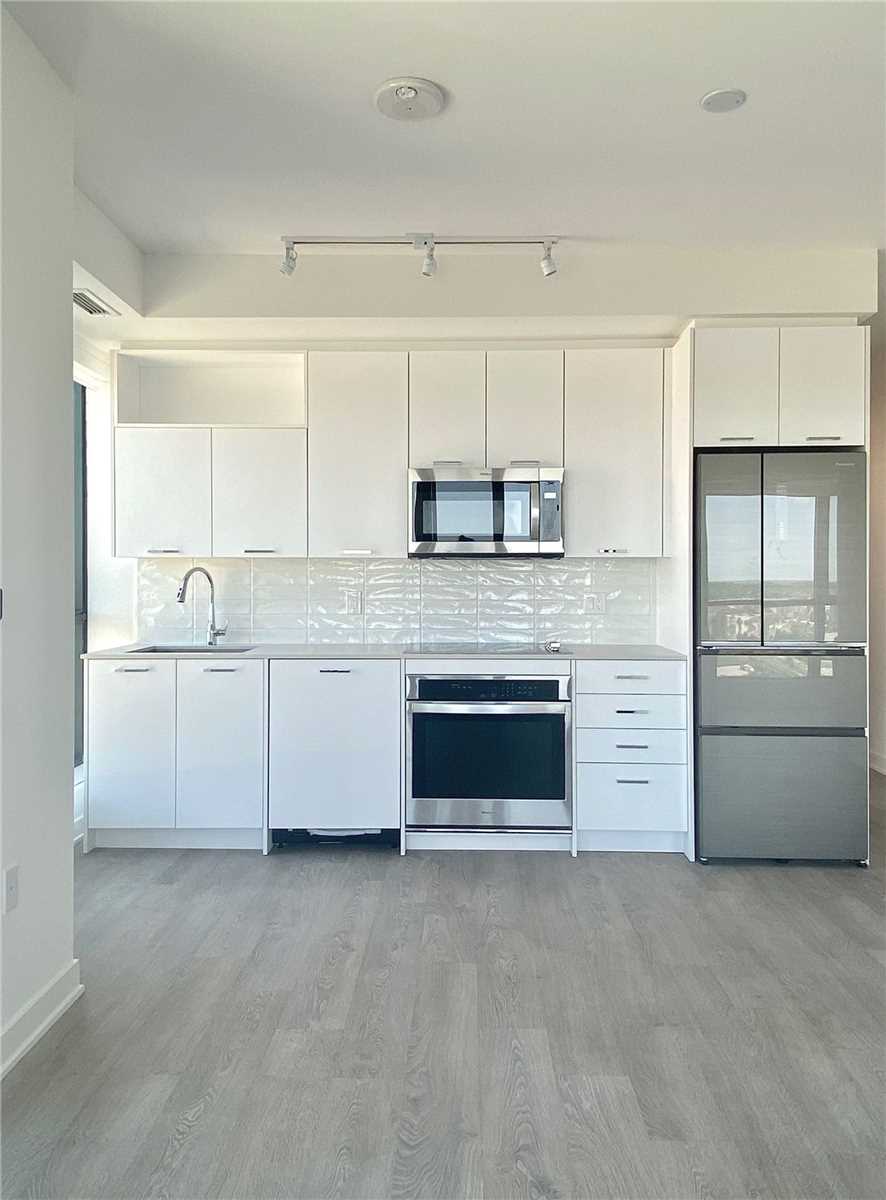 1004 120 Eagle Rock Way, Maple Leased, N5679827 Condos.ca