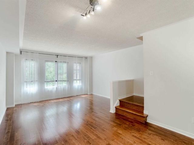 46 Coburg Cres