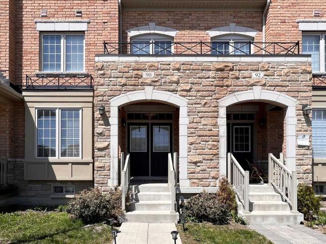 90 East's Corners Blvd N