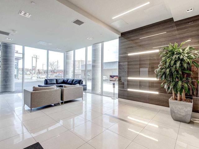 1005 - 9618 Yonge St