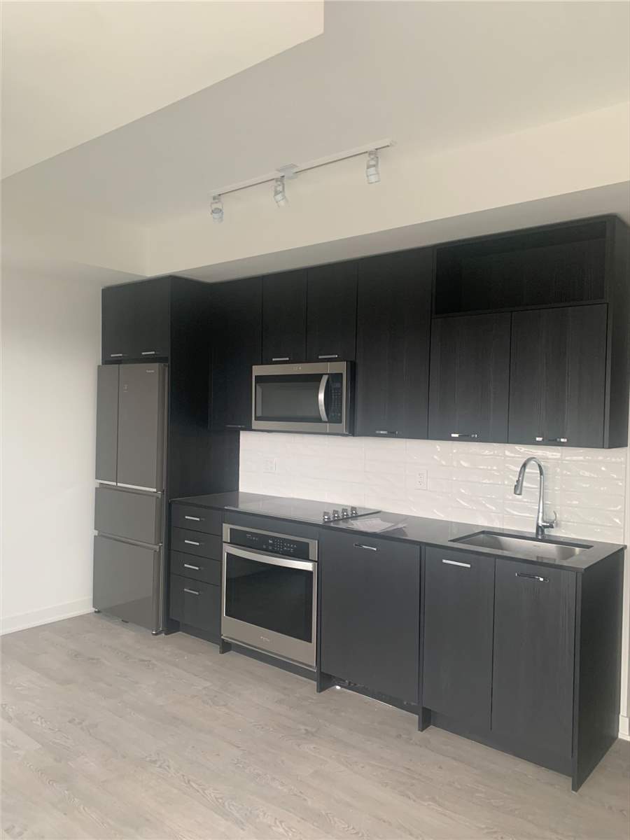 409 120 Eagle Rock Way, Maple Leased, N5724319 Condos.ca