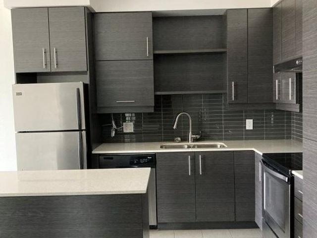 915 - 277 South Park Rd