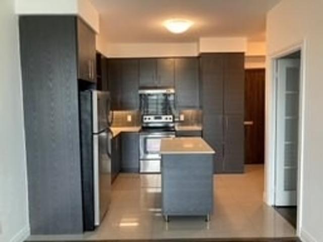 915 - 277 South Park Rd