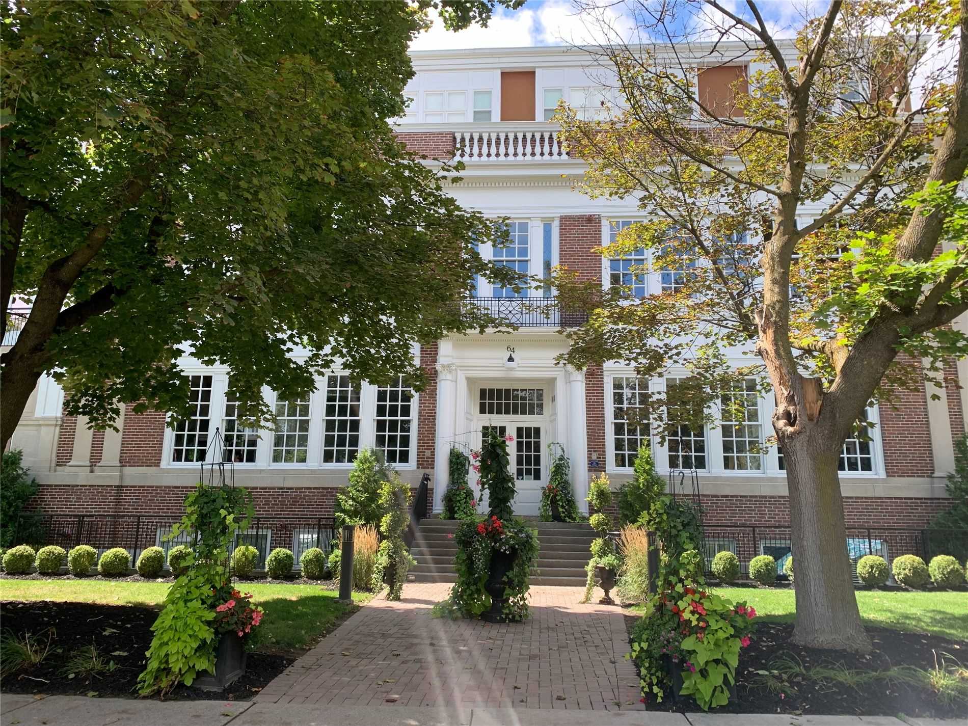 101 64 Wells St, Aurora Terminated, N5744896 Condos.ca