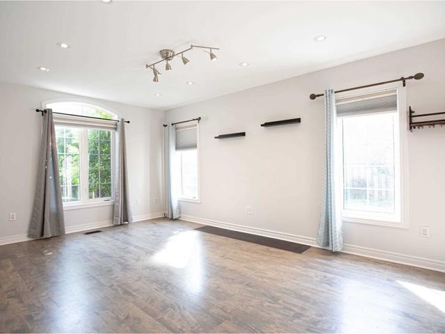 2 Silverdart Cres