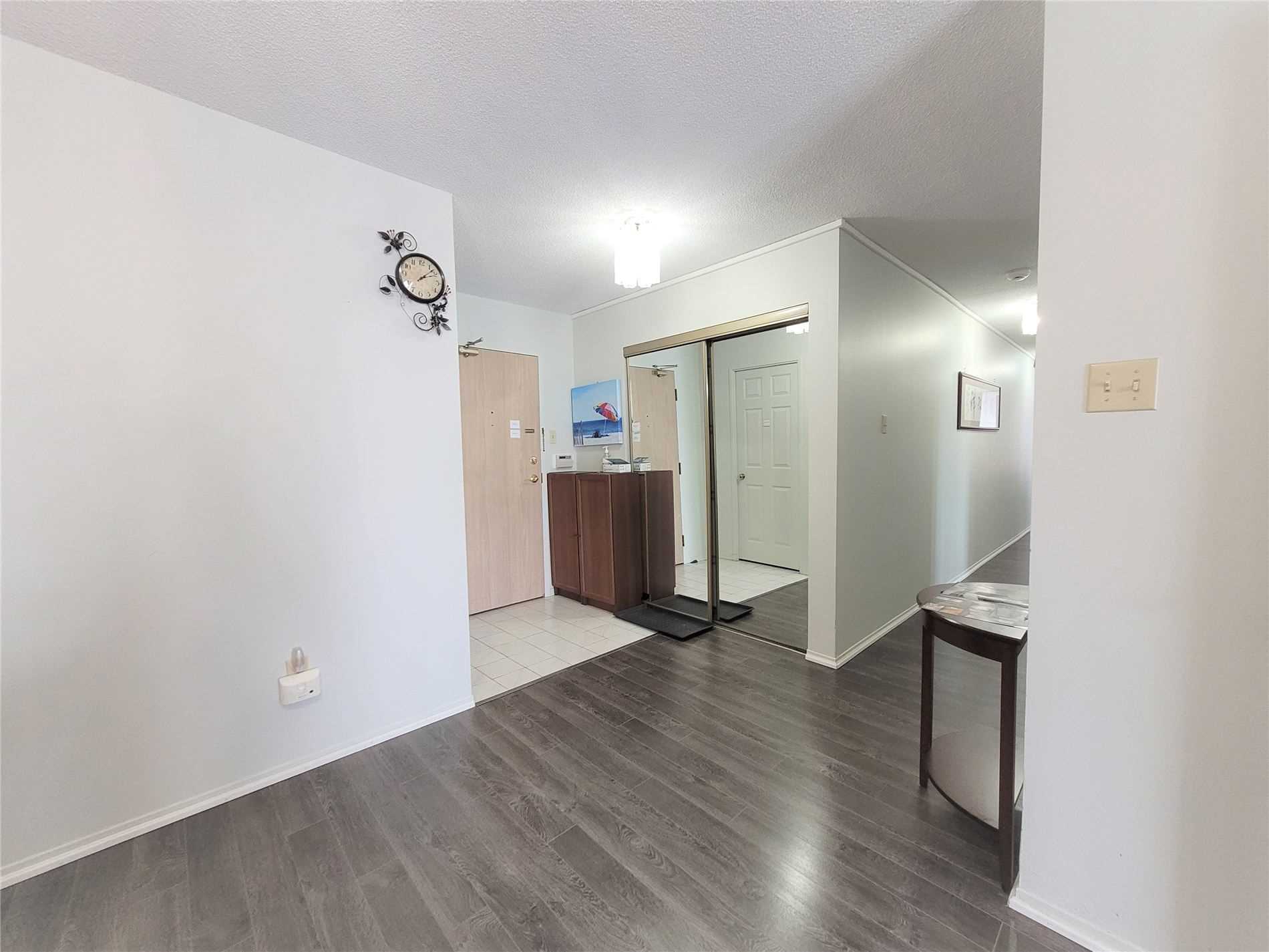 501 20 Harding Blvd W, Richmond Hill For Sale 700,000 Condos.ca