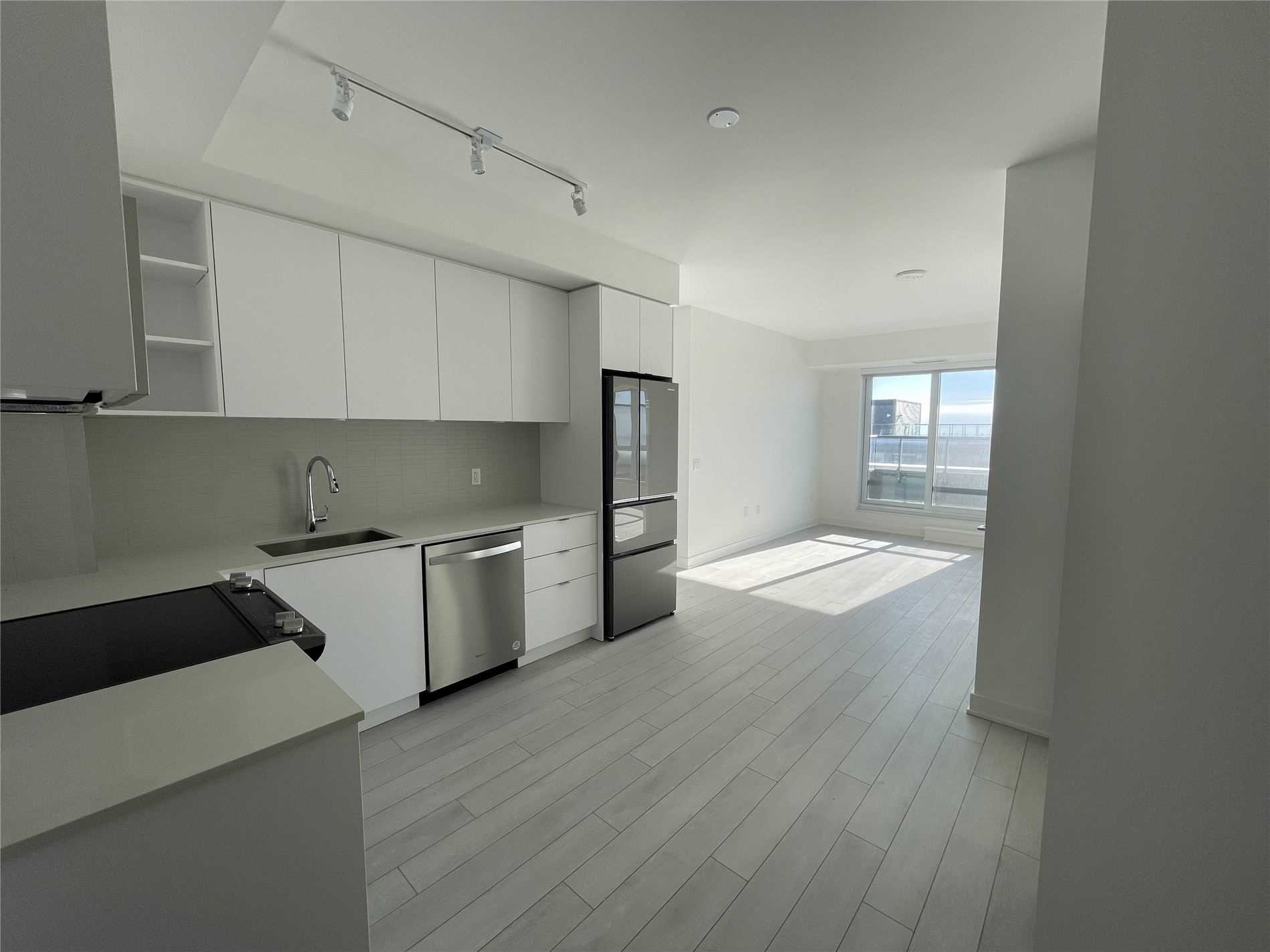 917 100 Eagle Rock Way, Maple Leased, N5870524 Condos.ca