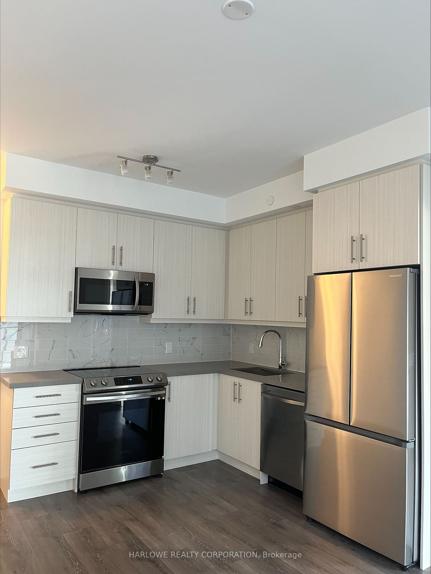 404 95 Oneida Cres, Richmond Hill Leased, N5909480 Condos.ca