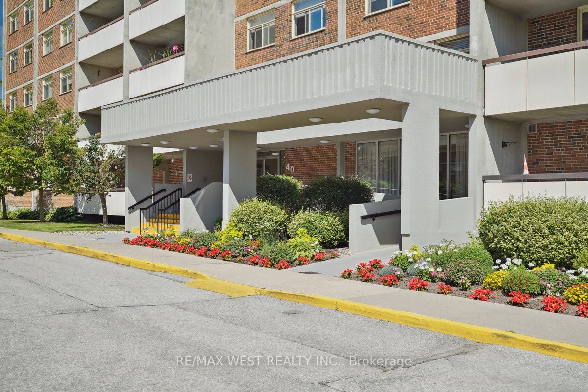 810 40 William Roe Blvd, Newmarket Suspended, N6764186 Condos.ca