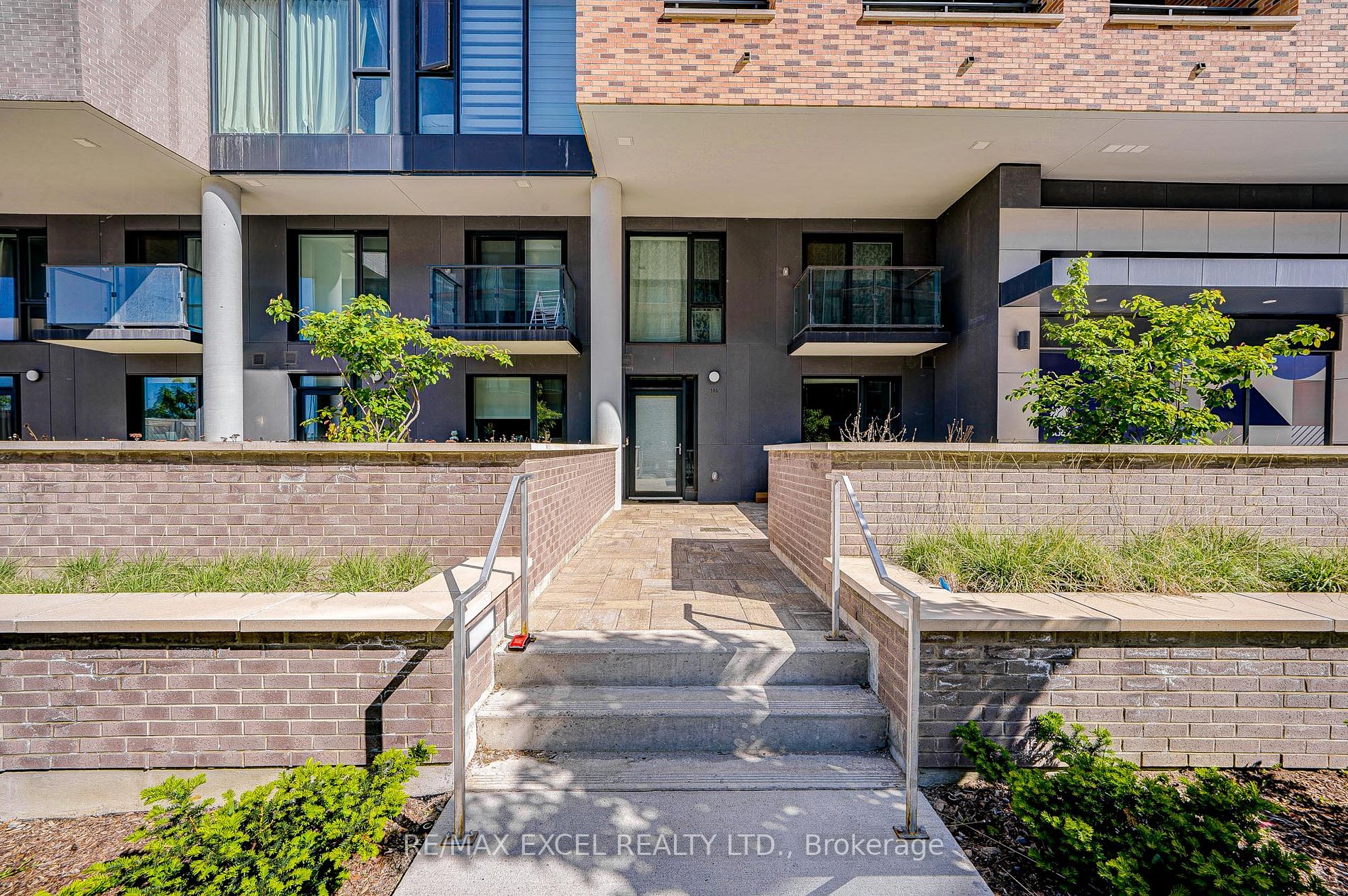 105 100 Eagle Rock Way, Maple Terminated, N6805758 Condos.ca