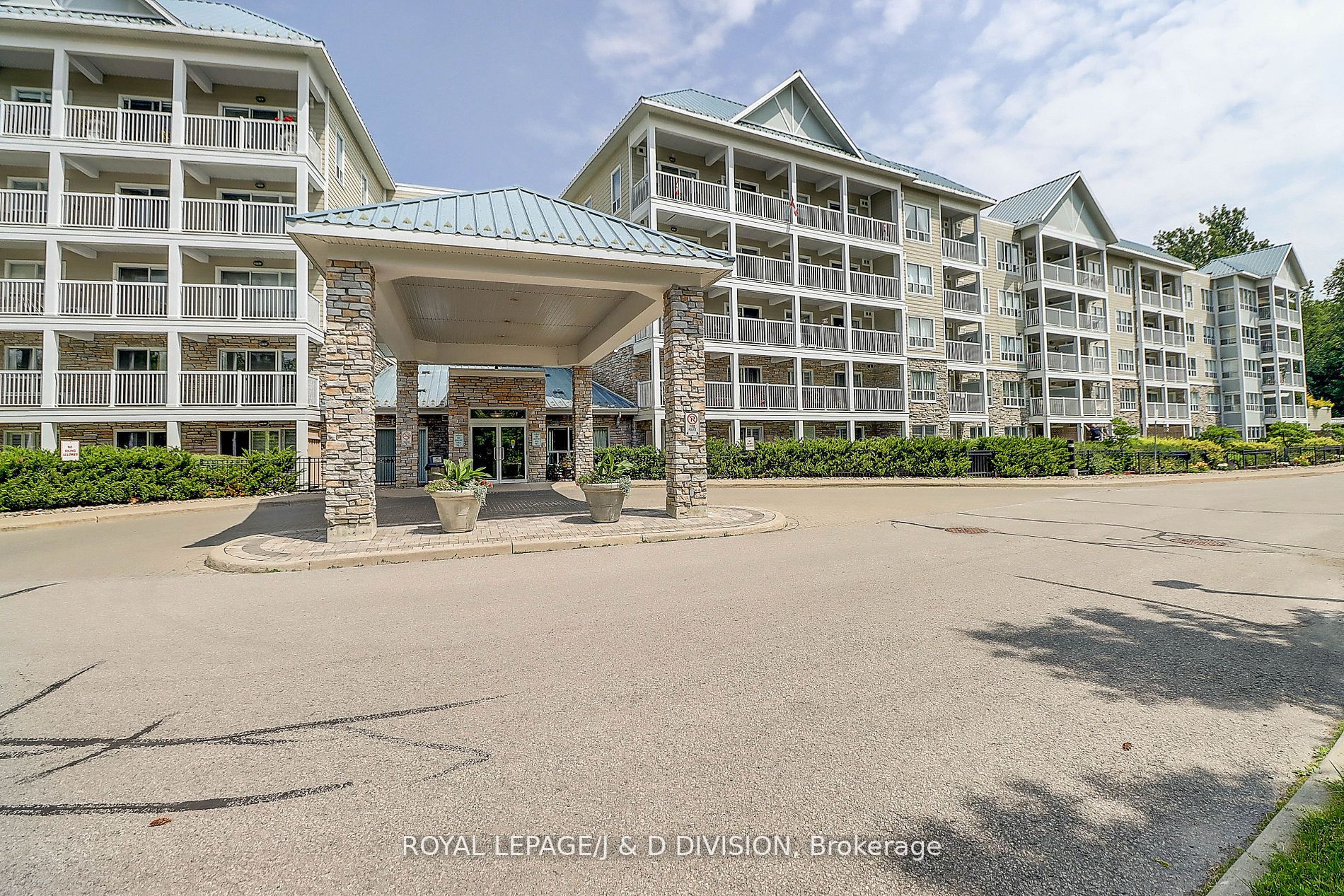 111 900 Bogart Mill Tr, Newmarket Terminated, N7003608 Condos.ca