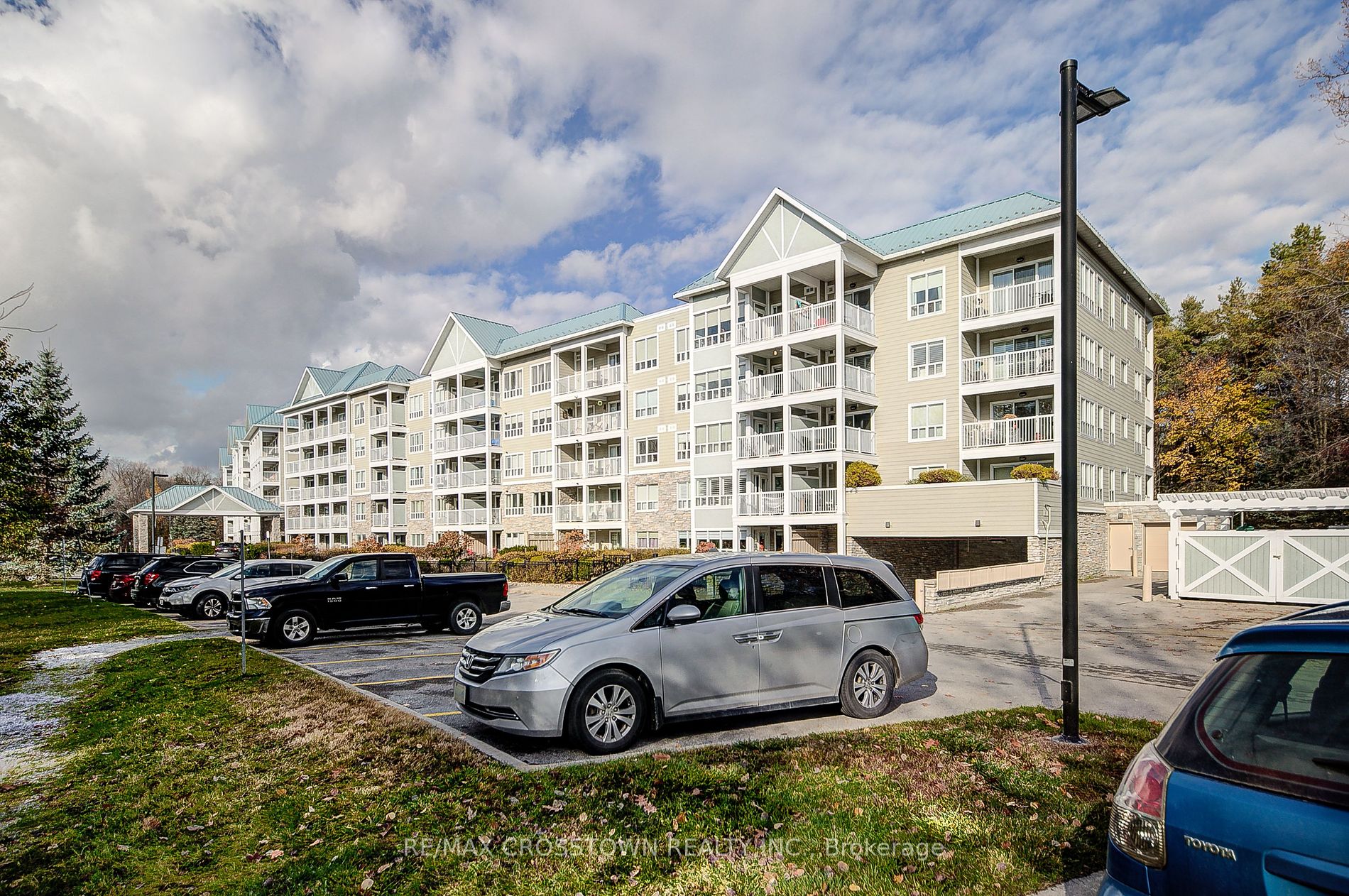 316 900 Bogart Mill Tr, Newmarket Sold, N7265368 Condos.ca