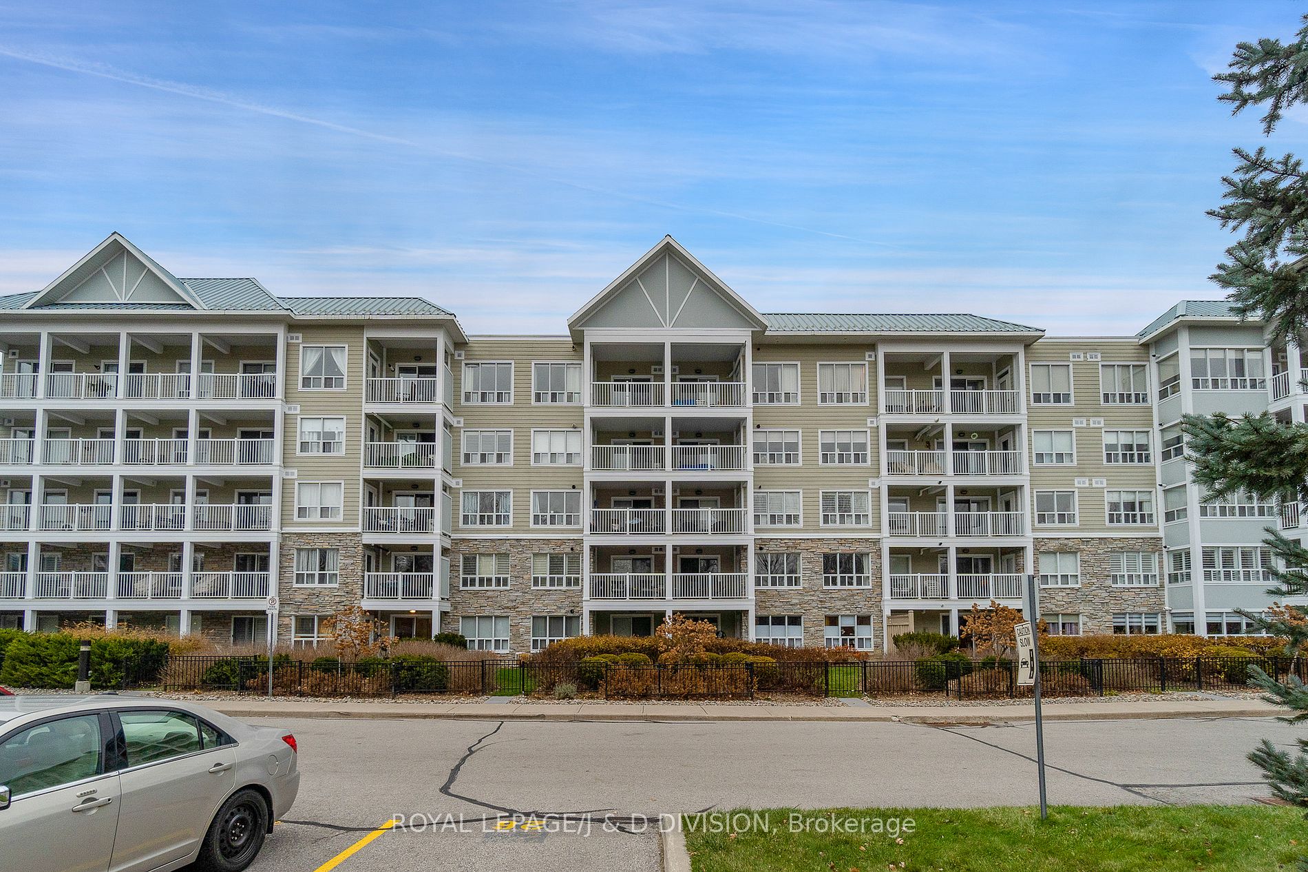 111 900 Bogart Mill Tr, Newmarket Sold, N7311490 Condos.ca