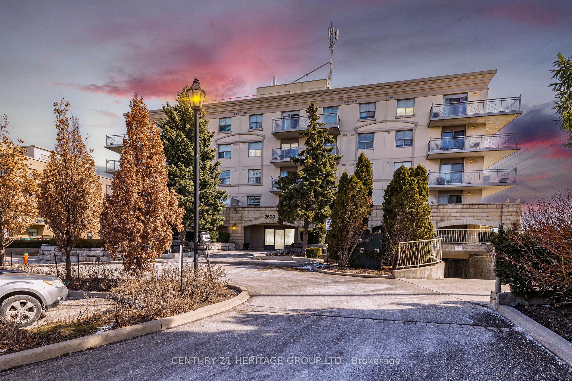 212 2500 Rutherford Rd, Concord For Sale 749,800 Condos.ca