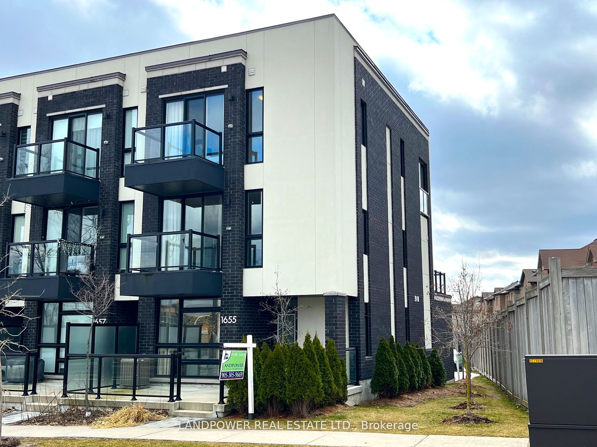 1655 Bur Oak Ave, Markham For Sale 999,000 Condos.ca