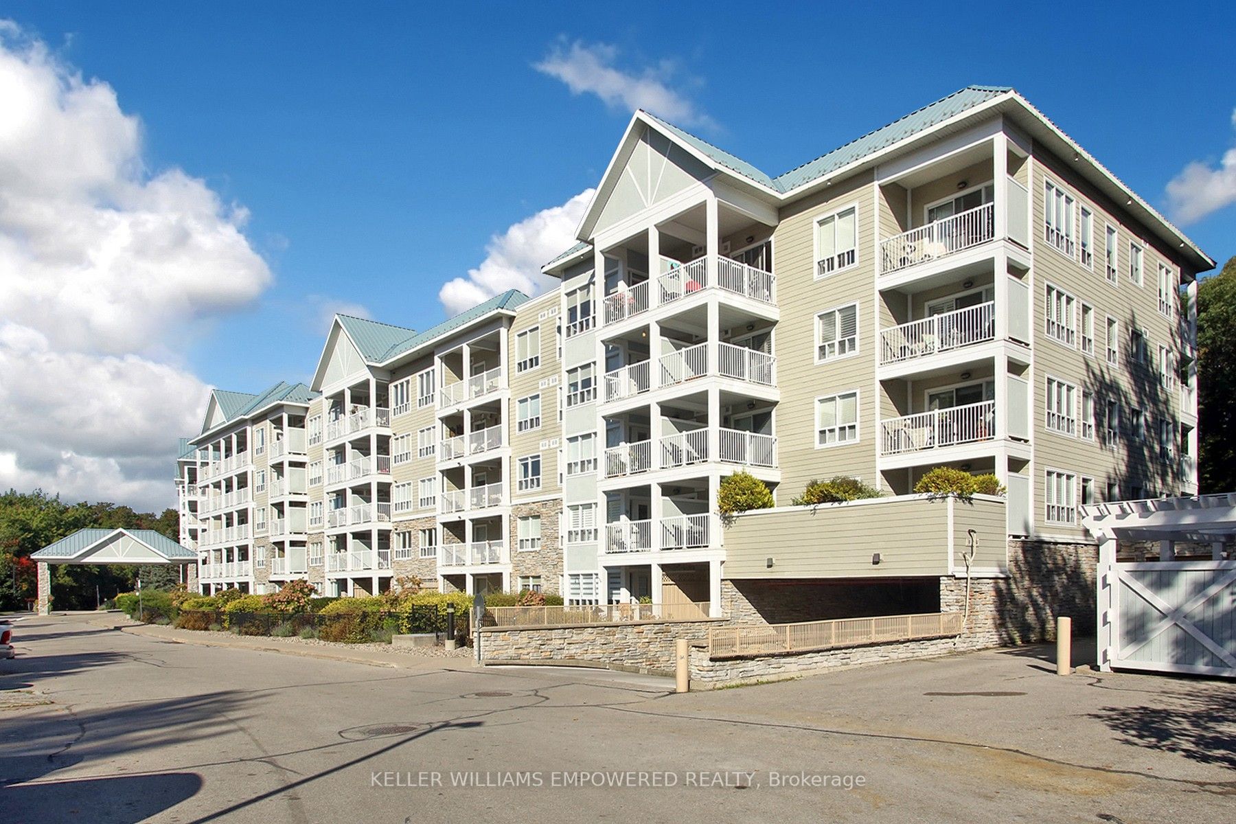 413 900 Bogart Mill Tr, Newmarket For Sale 669,900 Condos.ca