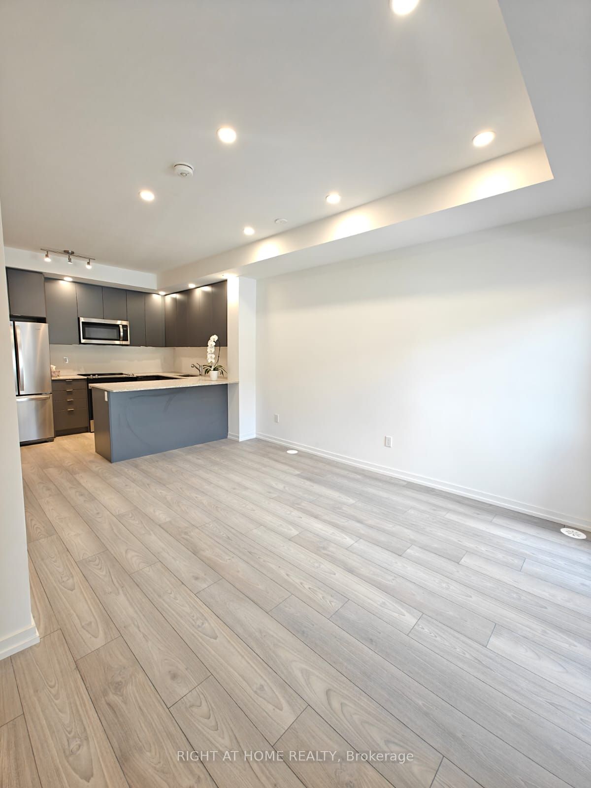 20 11 Lytham Green Circ, Newmarket For Rent 2,650 Condos.ca