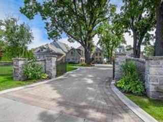 3210 Shoreline Dr