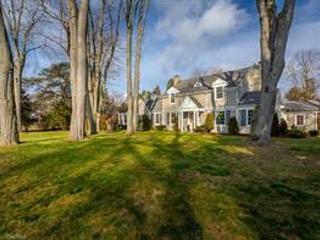 24 Colonial Cres