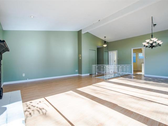 7983 BURNFIELD CRESCENT