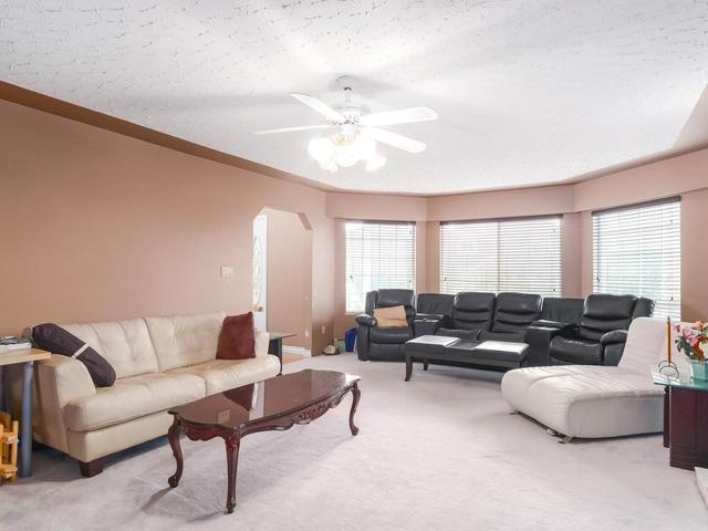 585 E 52ND AVENUE