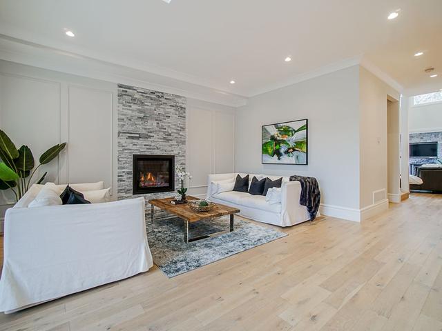 4504D SOUTHRIDGE CRESCENT