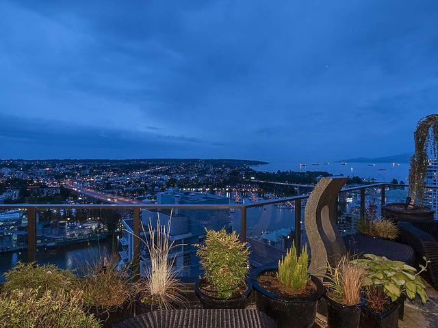 3601 - 583 BEACH CRESCENT