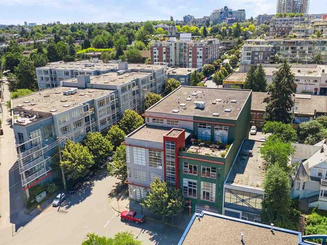 305 - 272 E 4TH AVENUE