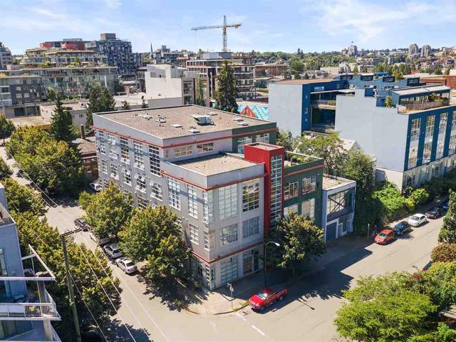 305 - 272 E 4TH AVENUE