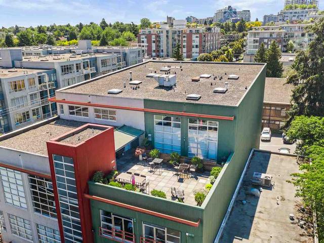 305 - 272 E 4TH AVENUE