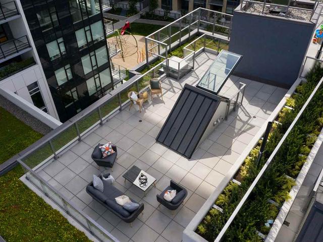 601 - 3498 MARINE WAY