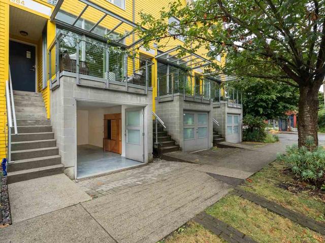 584 HAWKS AVENUE