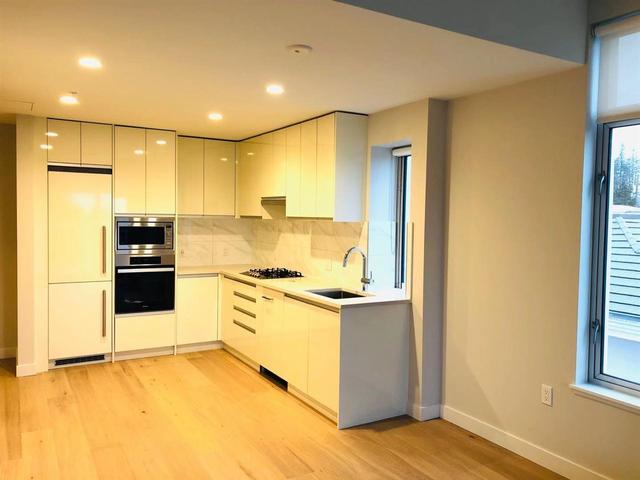 305 - 528 W KING EDWARD AVENUE