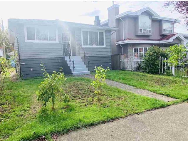 1960 E 52ND AVENUE