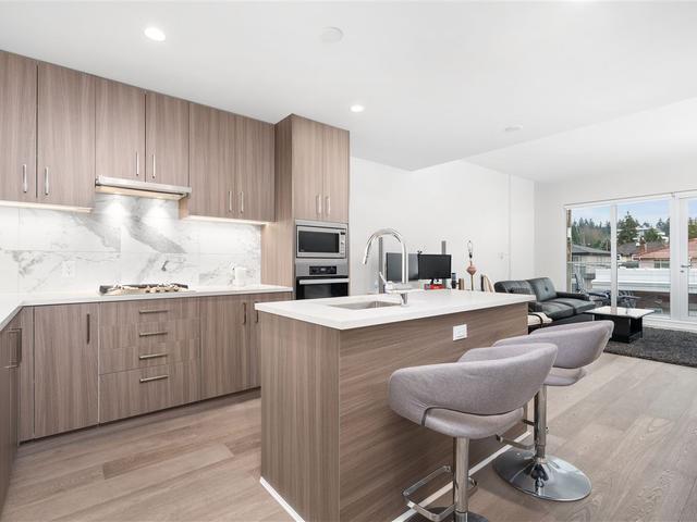 302 - 528 W KING EDWARD AVENUE