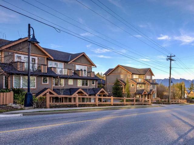 2 - 728 GIBSONS WAY