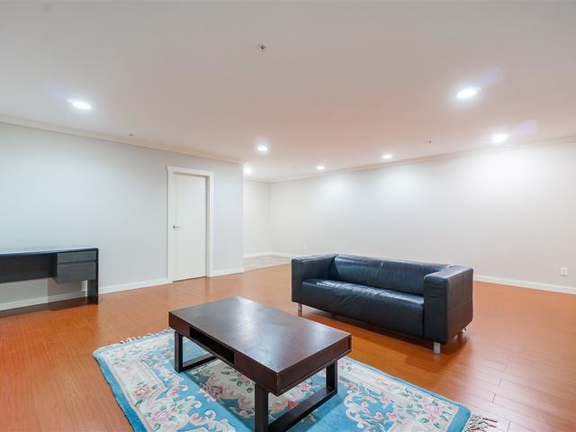 613 - 615 BELMONT STREET