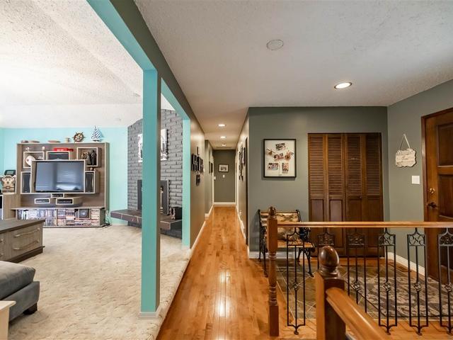 2630 SUNNYSIDE CRESCENT