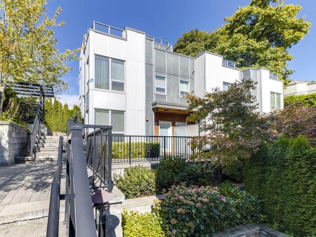 2221 SOUTHSIDE DRIVE