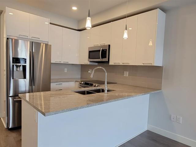 215 - 20686 EASTLEIGH CRESCENT