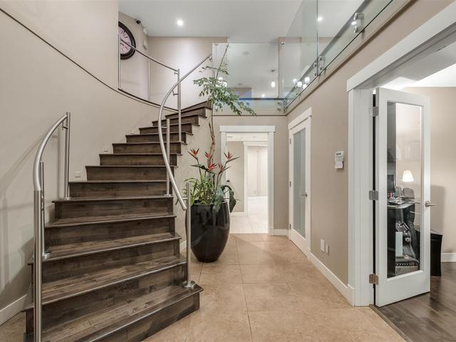 22785 HOLYROOD AVENUE