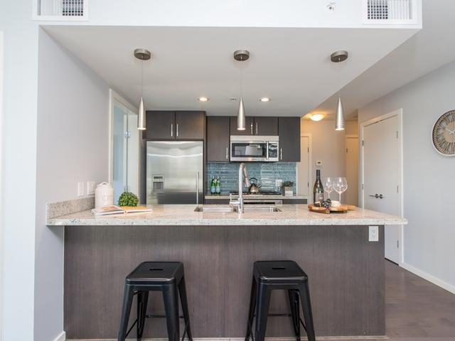 606 - 89 W 2ND AVENUE