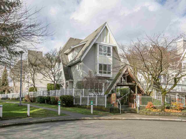 7 - 6577 SOUTHOAKS CRESCENT