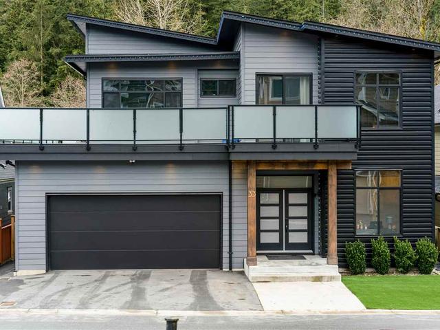 33 - 3295 SUNNYSIDE ROAD