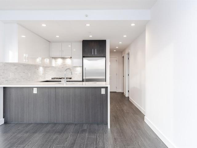 701 - 518 WHITING WAY