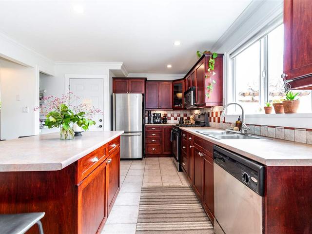 5816 CHEAMVIEW CRESCENT