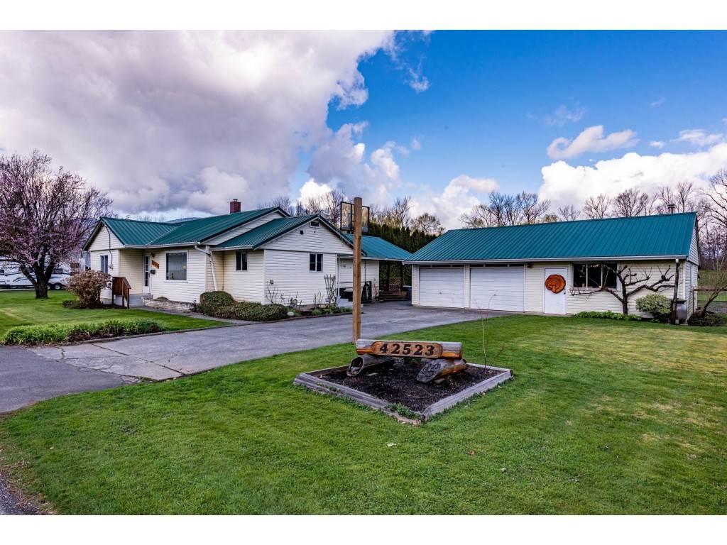 42523 WALNUT AVENUE Chilliwack For Sale 1 350 000 Property ca