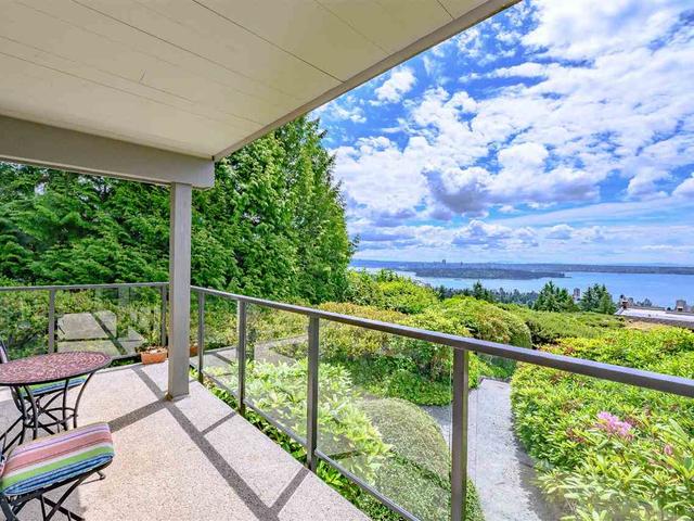 41 - 2216 FOLKESTONE WAY