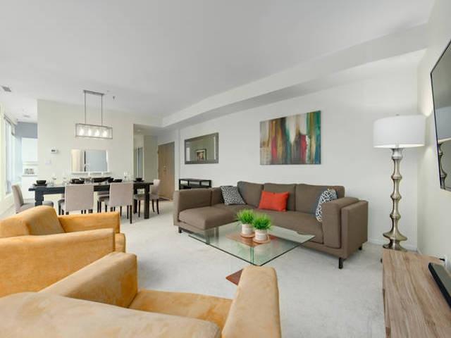 2105 - 989 NELSON STREET